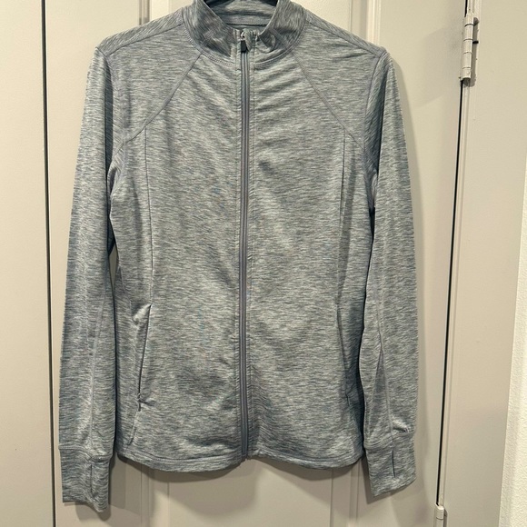 AMAZON ESSENTIALS | Women’s Brush Tech Stretch Full-Zip Jacket in S - Picture 4 of 7